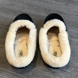 UGG Womens Slippers in Black and Cream